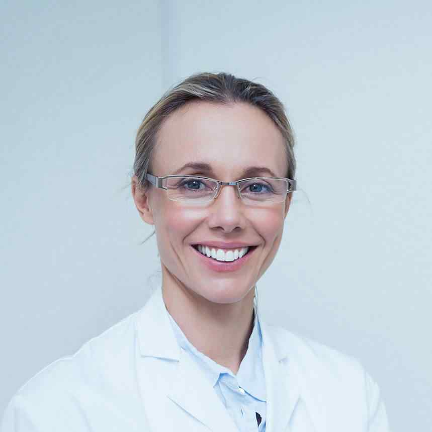 https://drlamdentistry.com/wp-content/uploads/2020/02/doctor-02.jpg