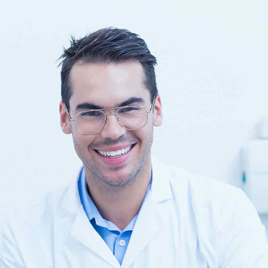 https://drlamdentistry.com/wp-content/uploads/2020/02/doctor-03.jpg